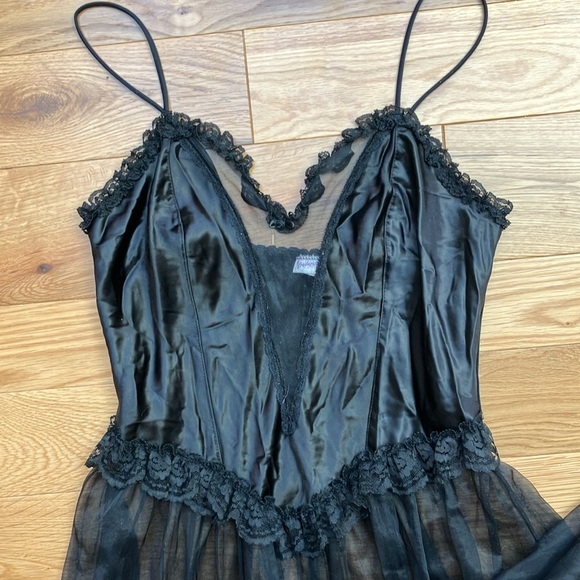 RARE Frederick’s of Hollywood set! slip dress and robe - Picture 3 of 10
